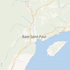 Sommets boisés de Charlevoix vus depuis les hauteurs de la ville